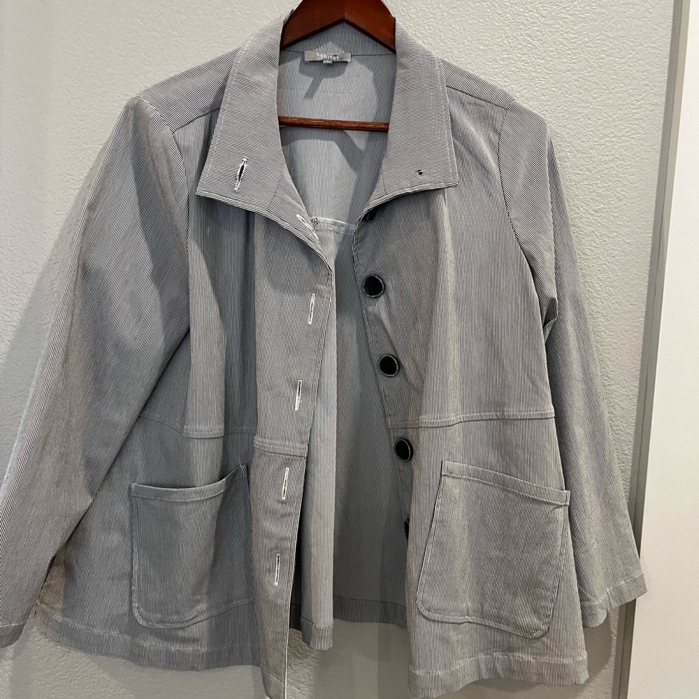 Stripe jacket only worn once